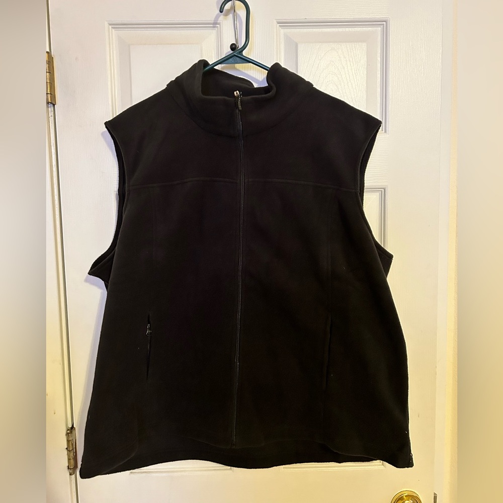 Women’s plus size fleece vest